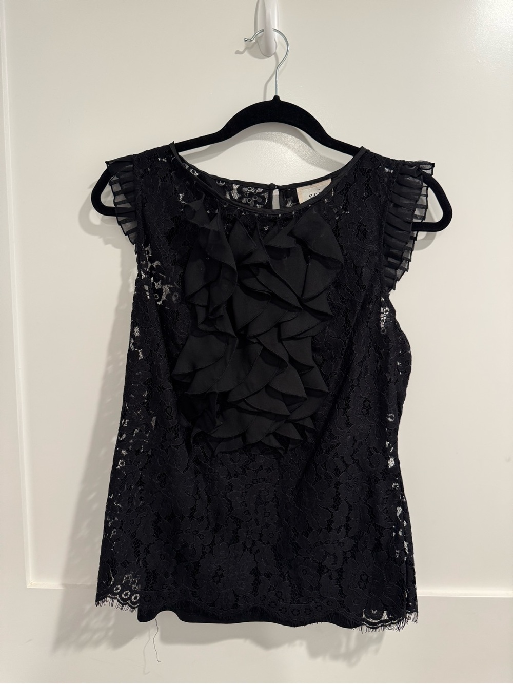 ECI Black Lace Ruffle Front Sleeveless Blouse SZ 4